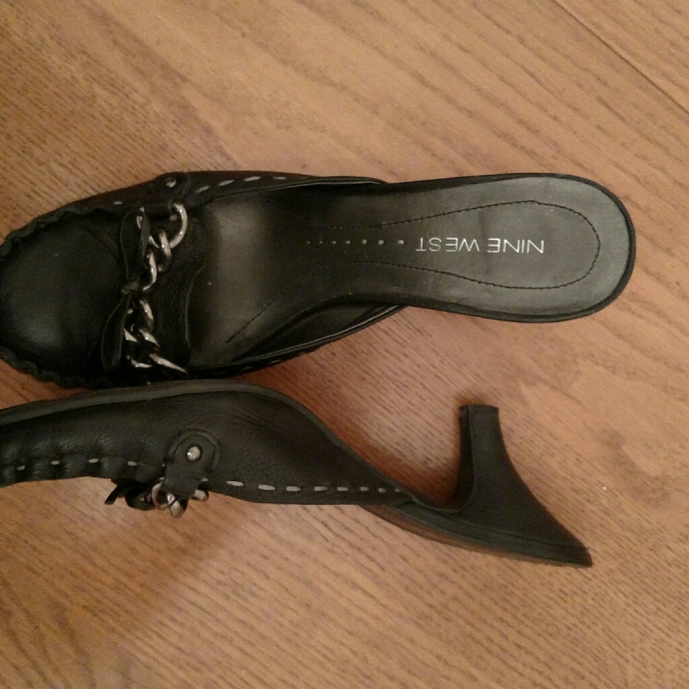 Black leather, small heel EUC